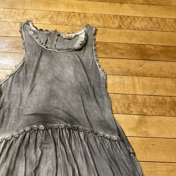 POL Gray Sleeveless Blouse - Picture 4 of 10